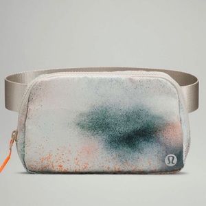 Lululemon Everywhere Belt Bag